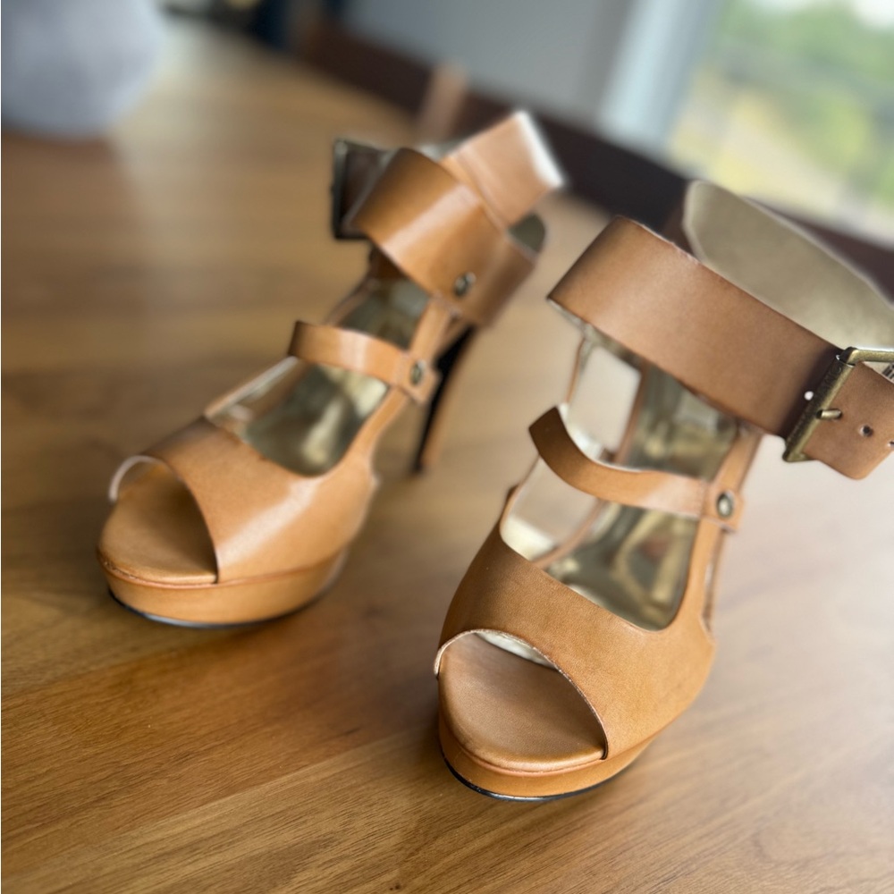 Simply Vera Tan Strappy Women's Heels